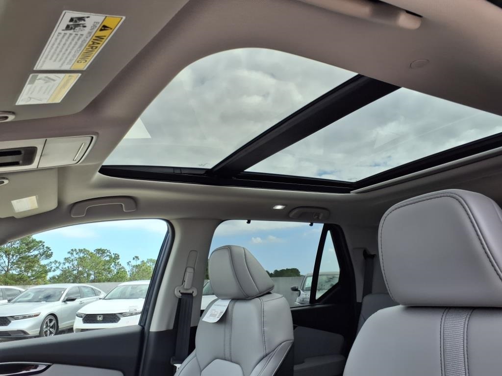2025 Honda Pilot Touring photo 8