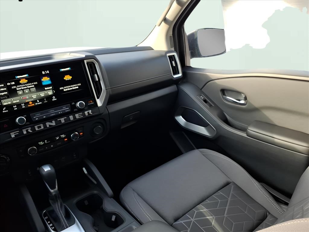 2025 Nissan Frontier SV photo 13