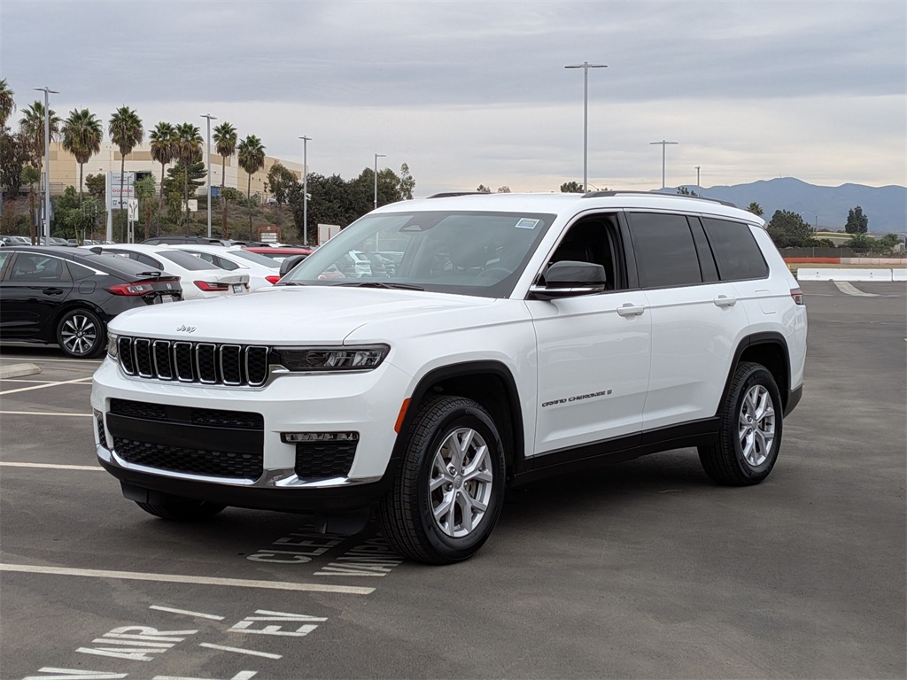 2022 Jeep Grand Cherokee Limited photo 2