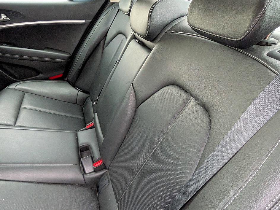 2023 Genesis G70 2.0T photo 29