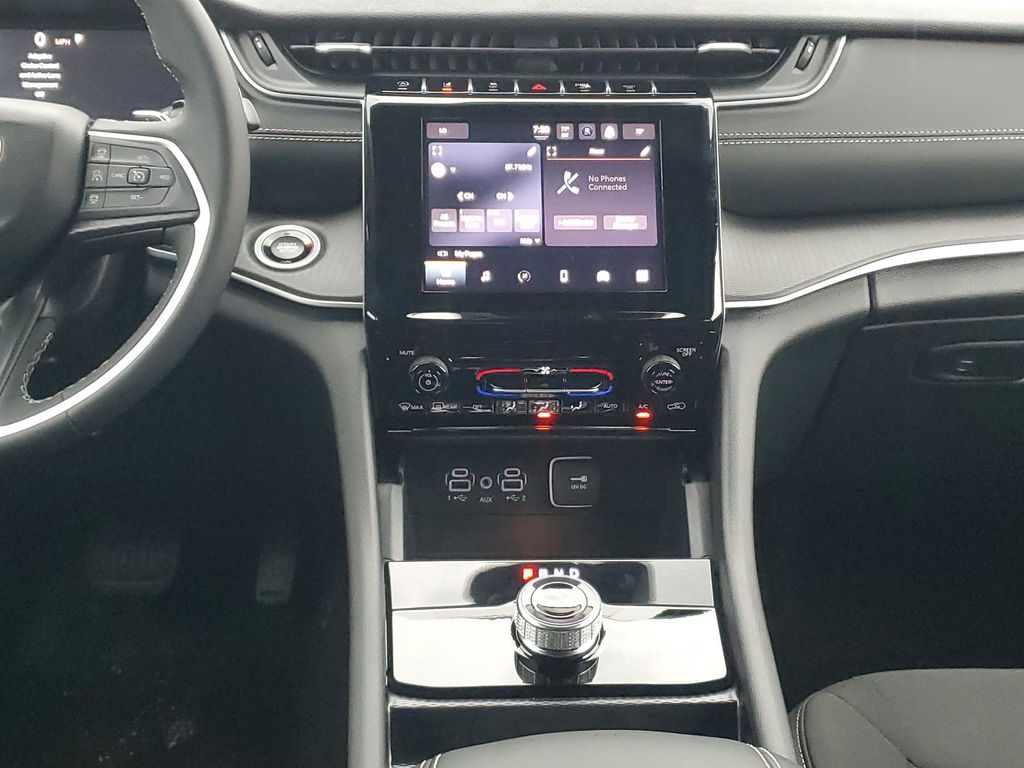 2025 Jeep Grand Cherokee Laredo Altitude photo 25