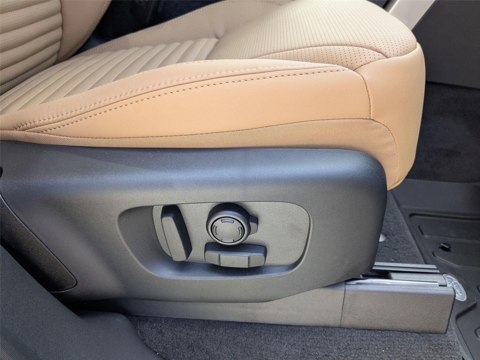 2025 Land Rover Discovery SE photo 32