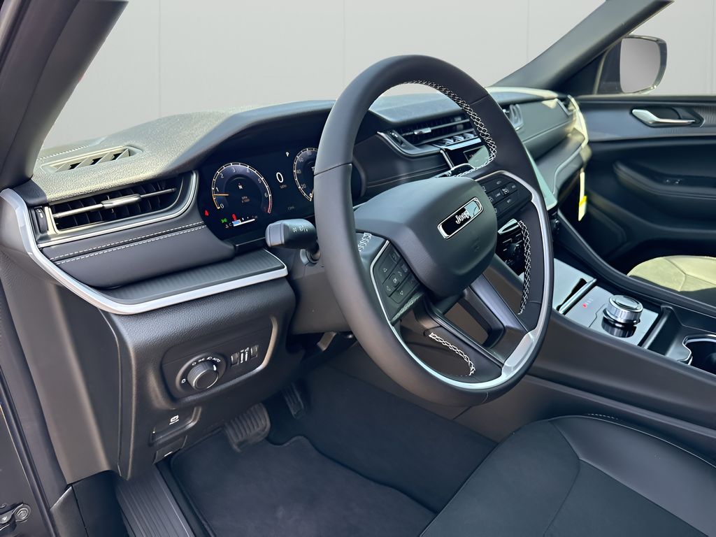 2025 Jeep Grand Cherokee Altitude X photo 13