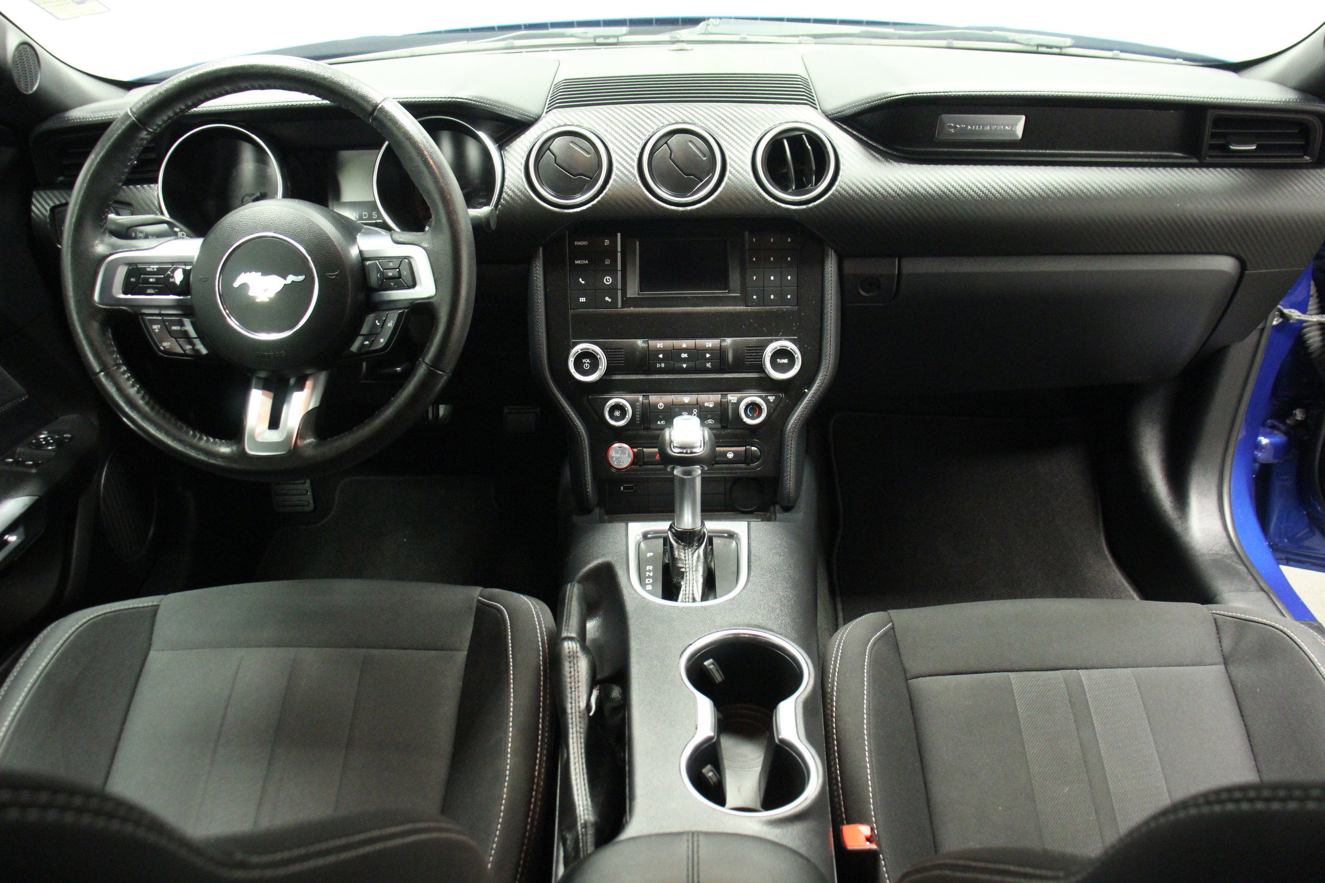 2022 Ford Mustang EcoBoost photo 16