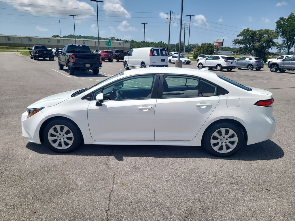 2023 Toyota Corolla LE photo 6
