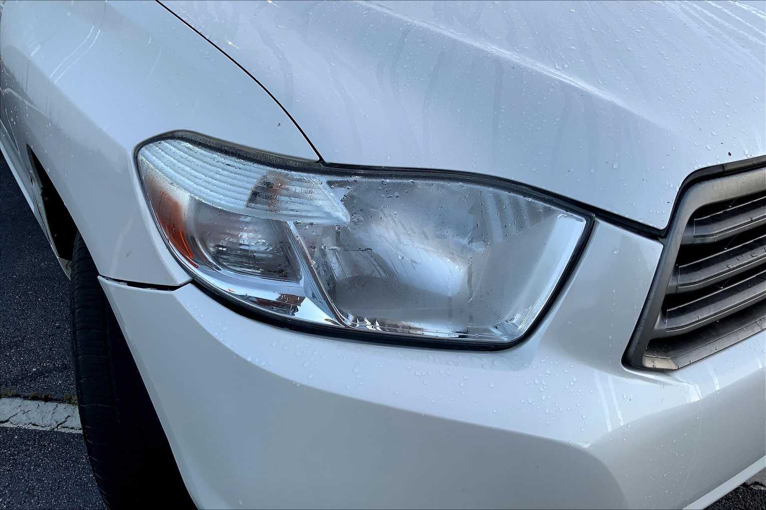 2010 Toyota Highlander Base photo 21