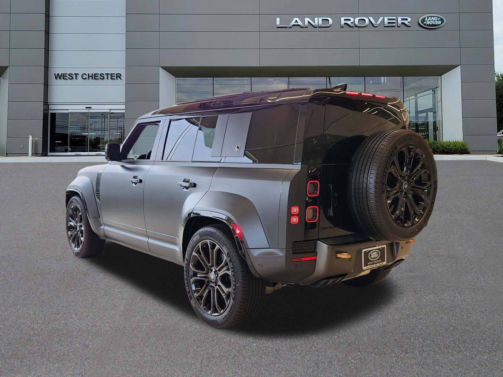 2025 Land Rover Defender 110 V8 photo 3