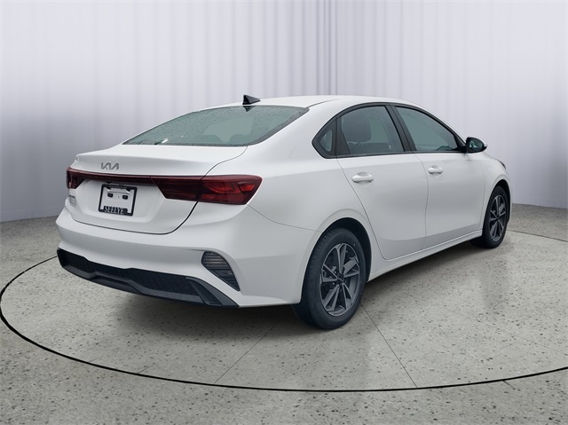 2023 Kia Forte LXS photo 3