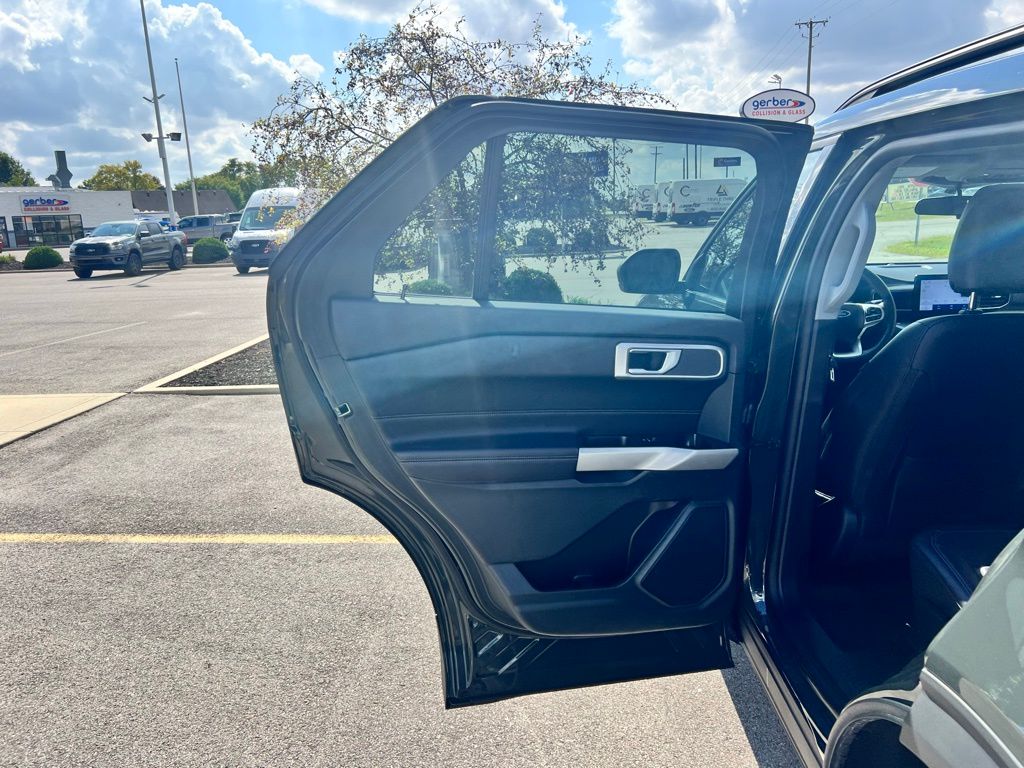 2023 Ford Explorer XLT photo 21