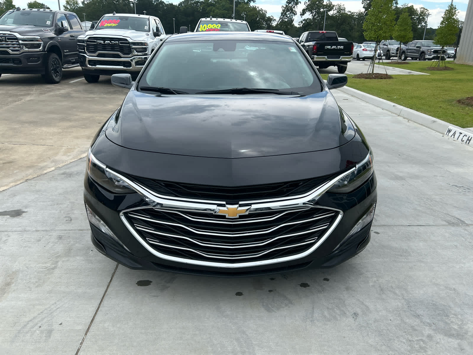 2024 Chevrolet Malibu 1LT photo 3