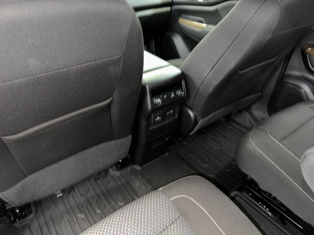 2023 Gmc Acadia SLE photo 16