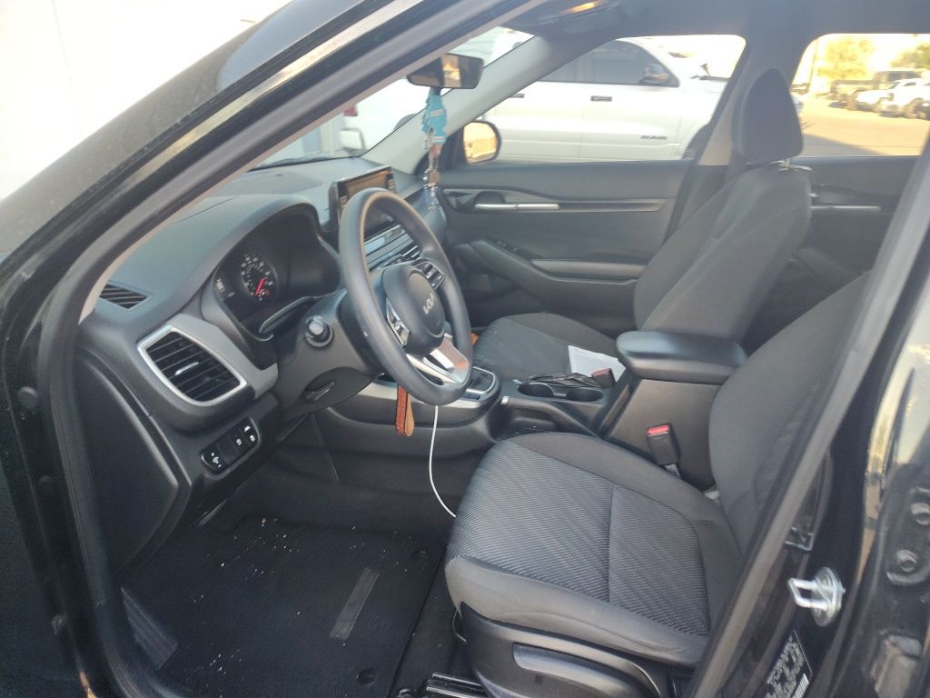 2022 Kia Seltos LX photo 5