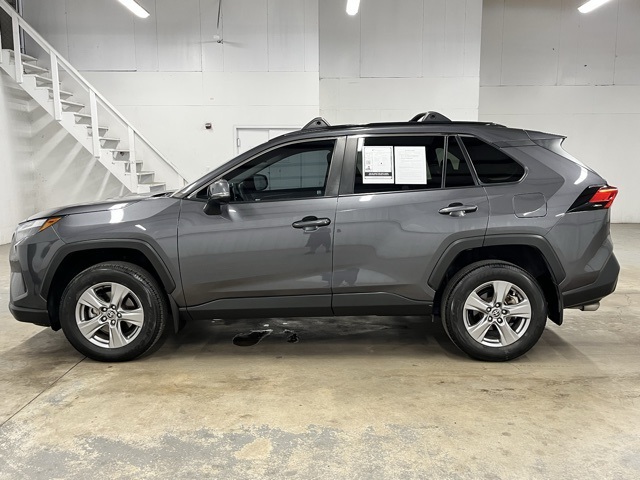 2023 Toyota RAV4 XLE photo 3