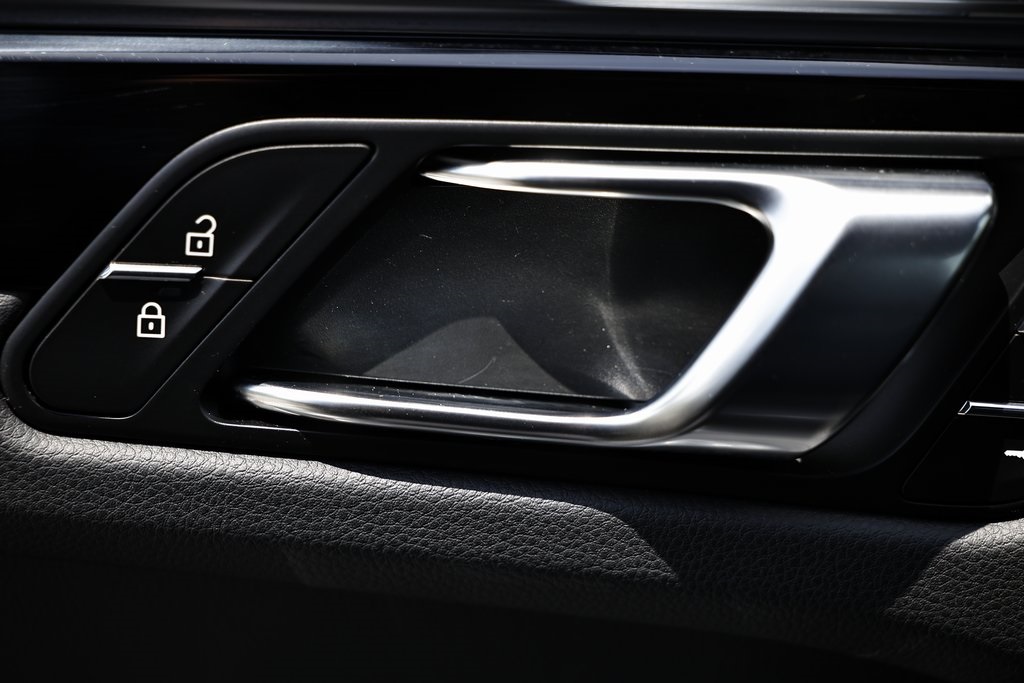 2024 Porsche Macan T photo 19