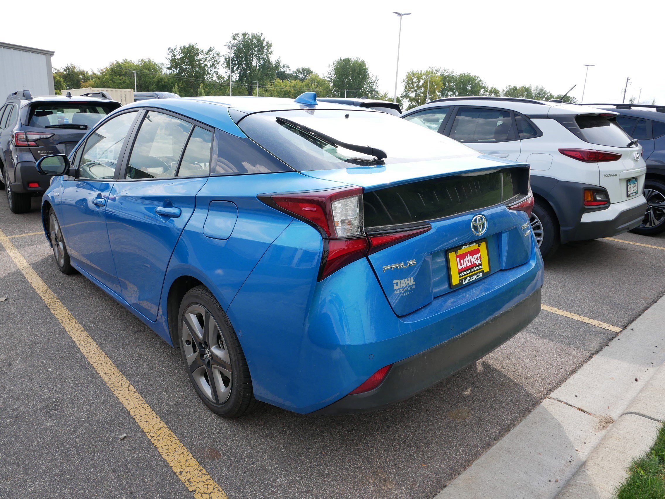 2022 Toyota Prius Limited photo 4