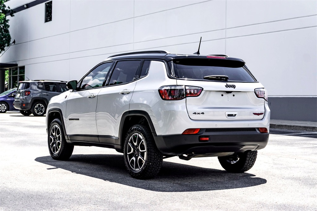 2024 Jeep Compass Trailhawk photo 6