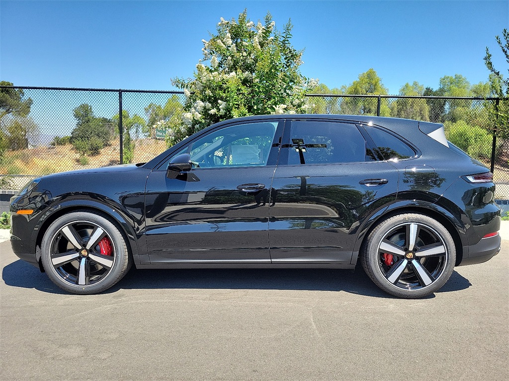 2025 Porsche Cayenne E-Hybrid S photo 2