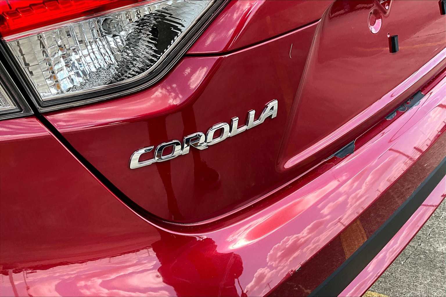 2022 Toyota Corolla LE photo 28