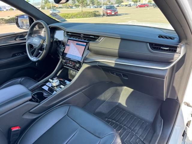 2023 Jeep Grand Cherokee Overland photo 21