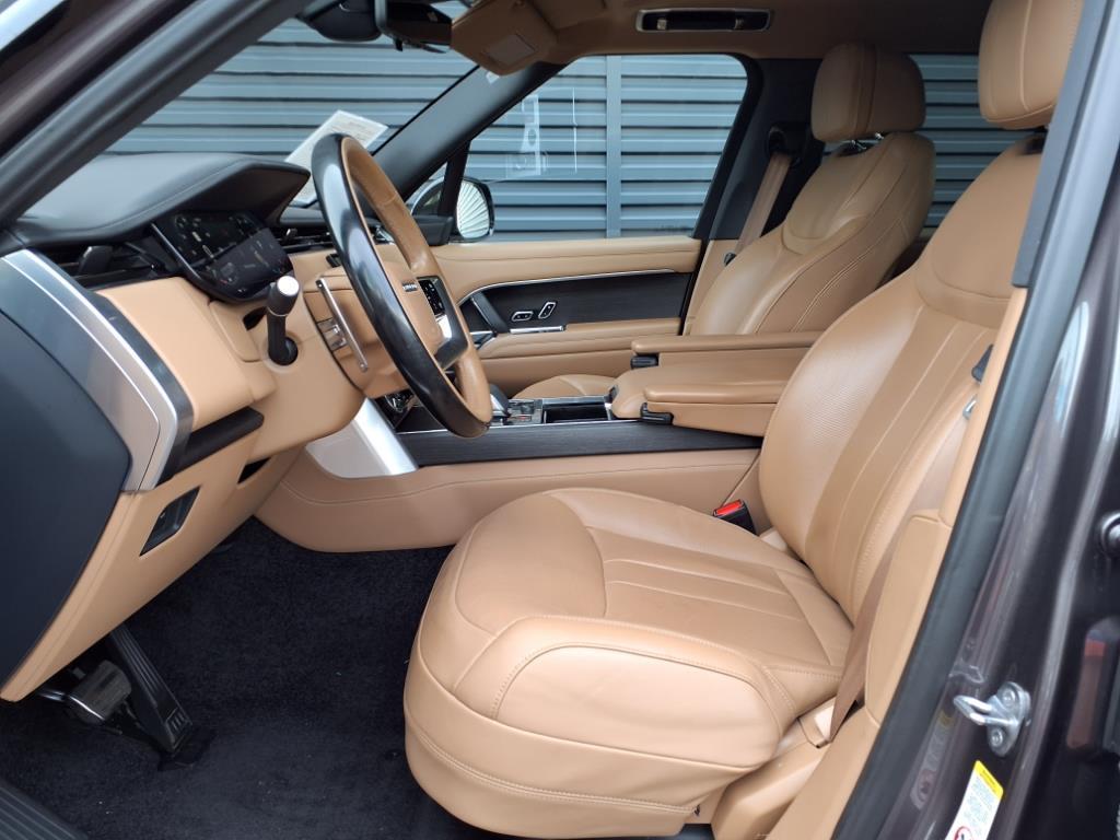 2023 Land Rover Range Rover SE photo 4