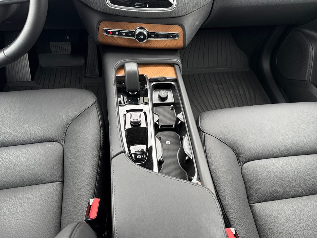 2025 Volvo XC90 Plus photo 23