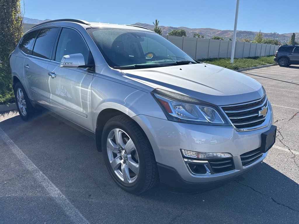 2017 Chevrolet Traverse Premier photo 2