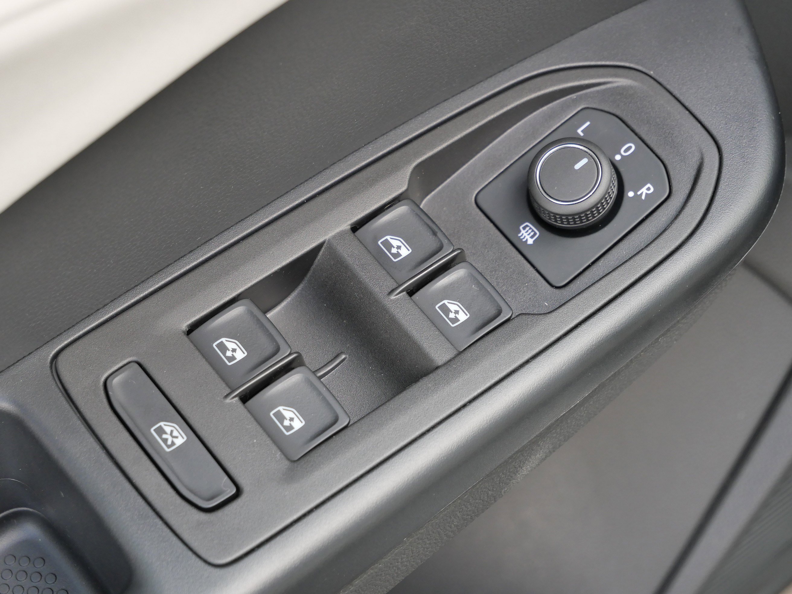 2025 Volkswagen Taos SE photo 19