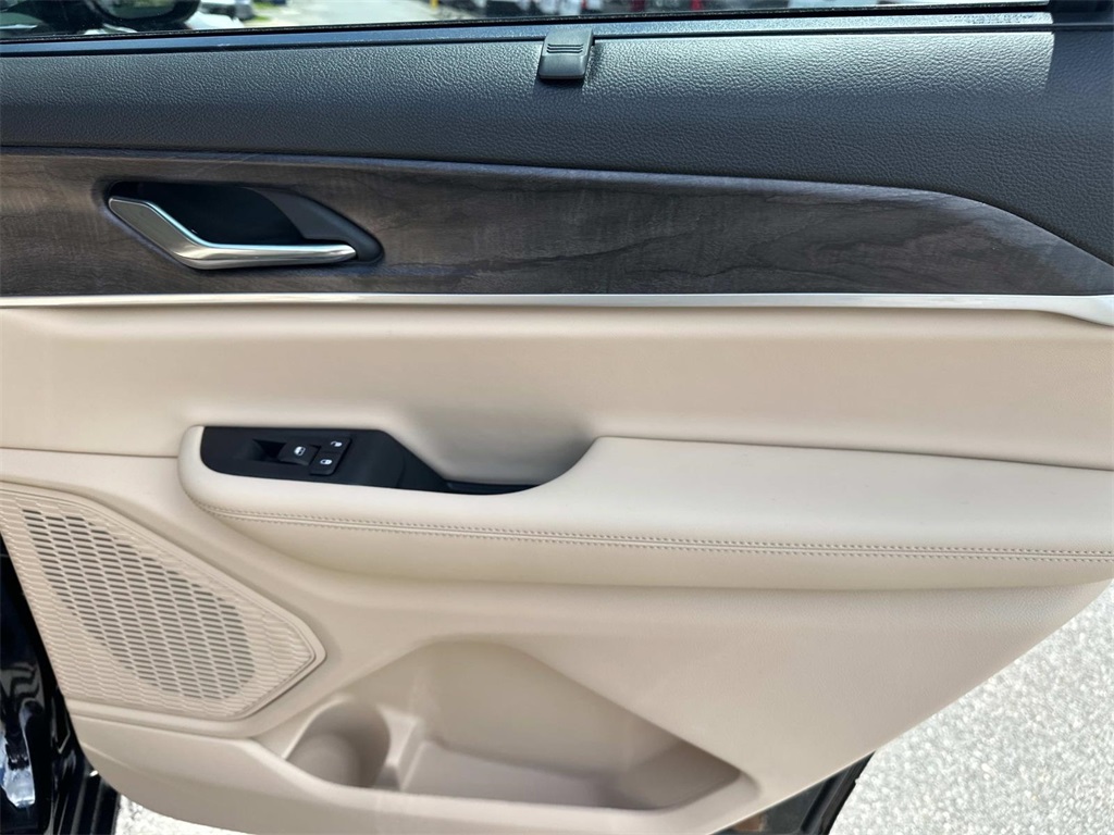 2025 Jeep Grand Cherokee Limited photo 3