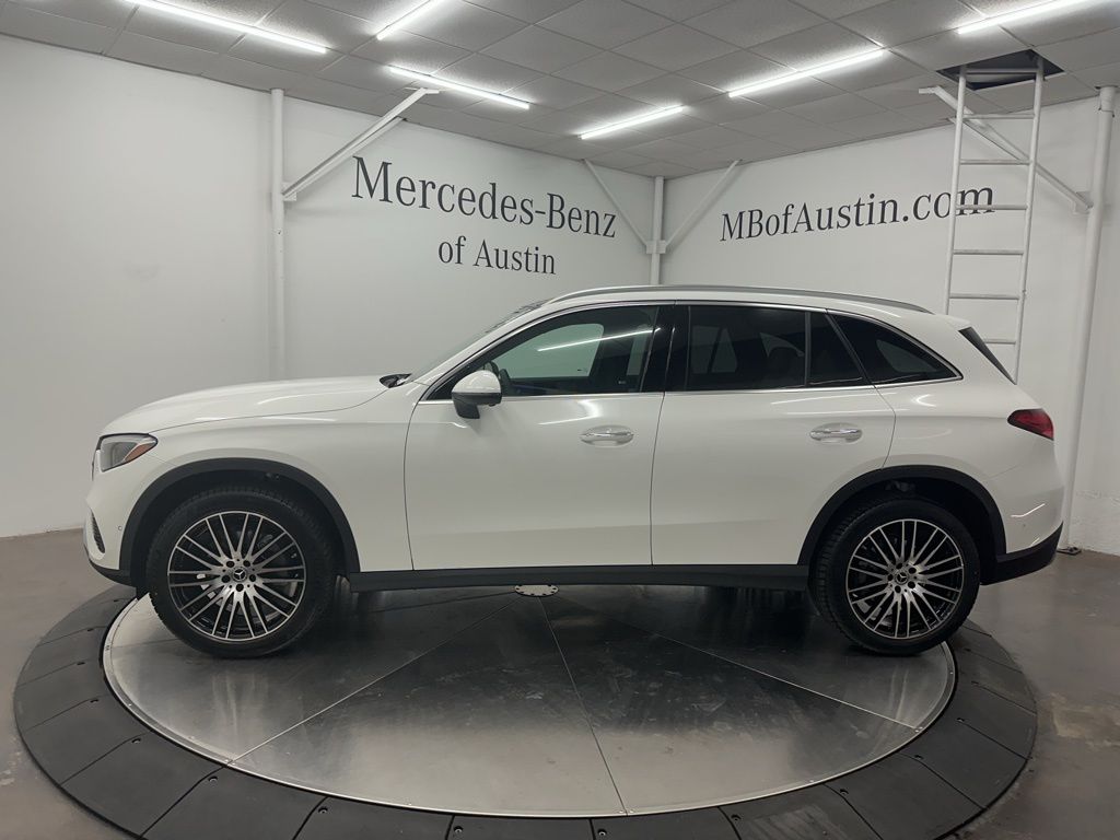 2026 Mercedes Benz GLC 300 photo 4