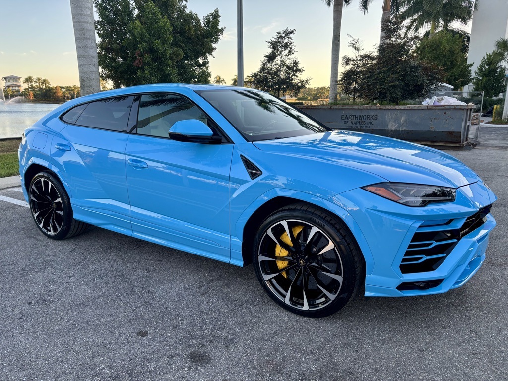 2021 Lamborghini Urus Base photo 4
