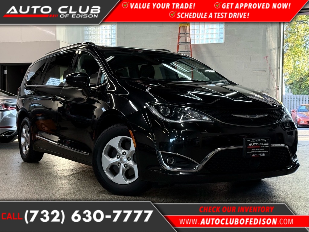 2017 Chrysler Pacifica Touring-L Plus's photo