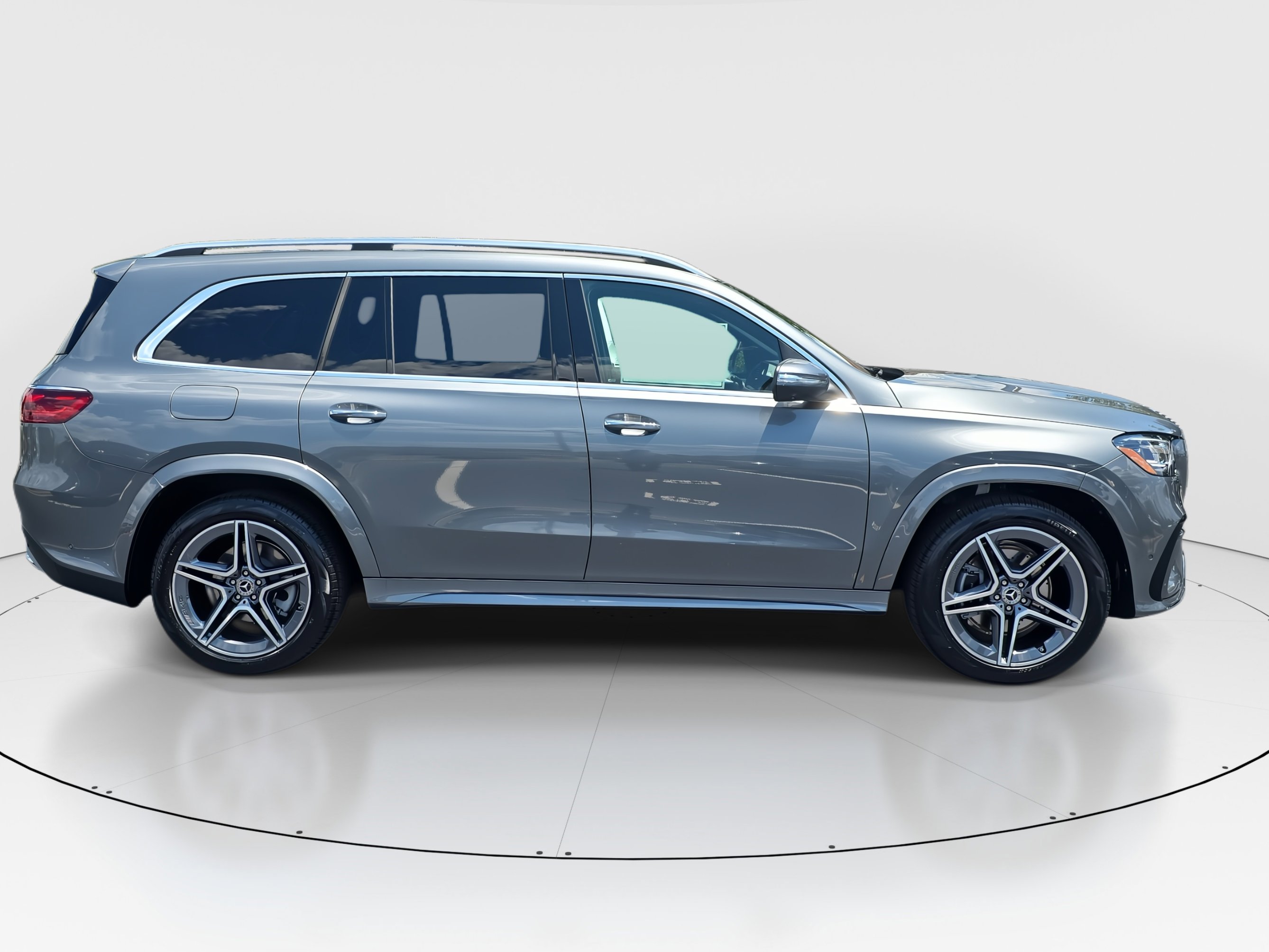 2025 Mercedes Benz GLS 450 4MATIC photo 2