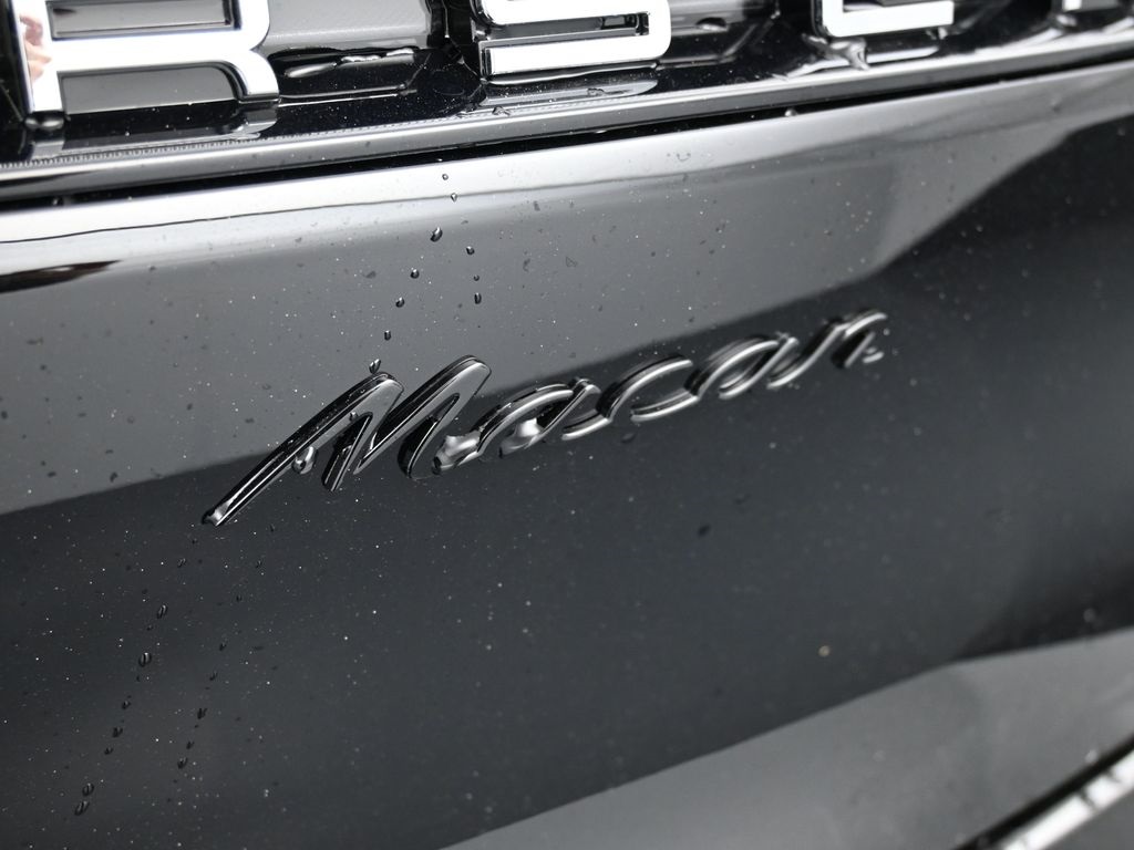 2026 Porsche Macan T photo 7