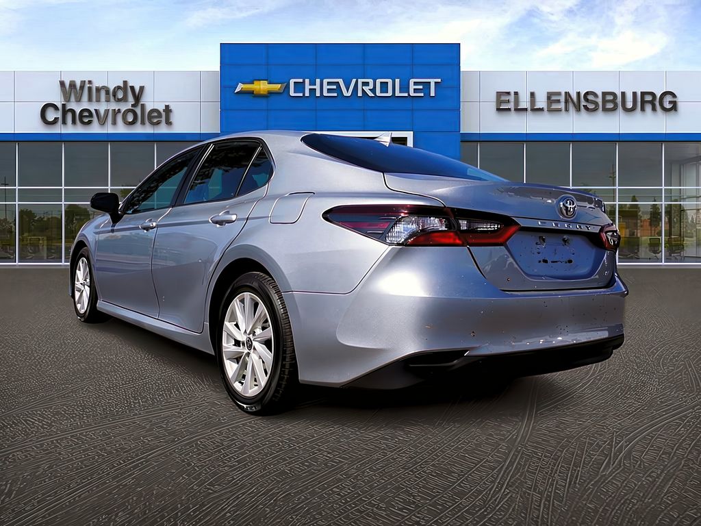 2022 Toyota Camry LE photo 3