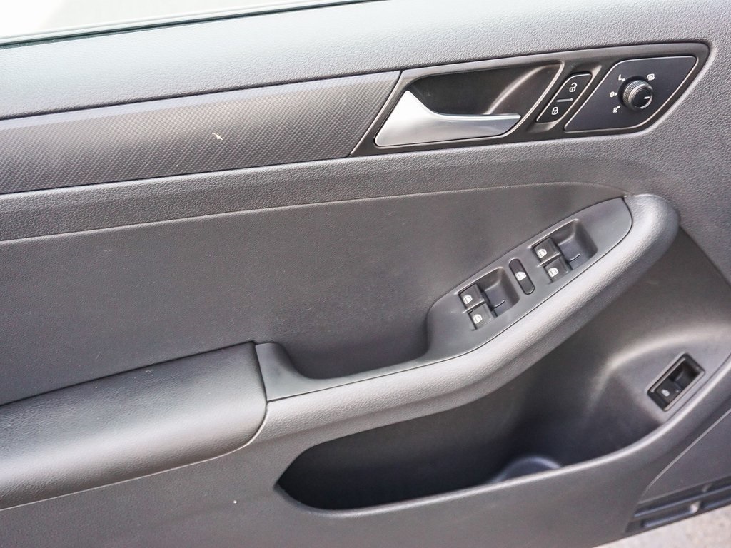 2015 Volkswagen Jetta 2.0 S photo 12