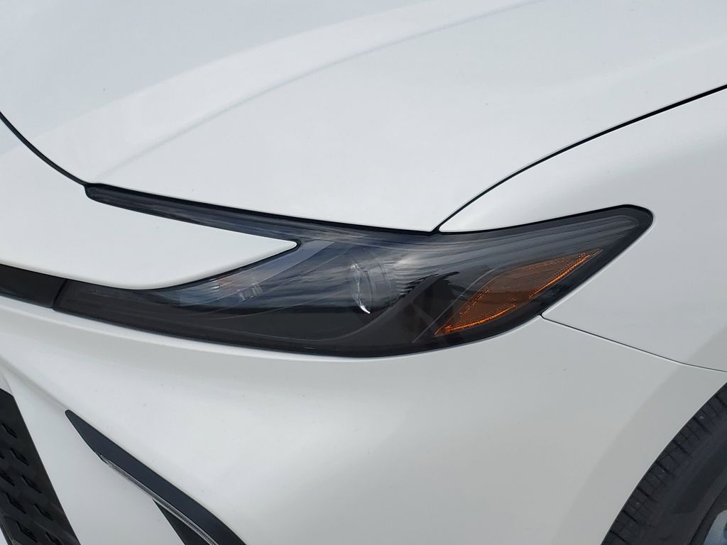 2025 Toyota Camry SE photo 11