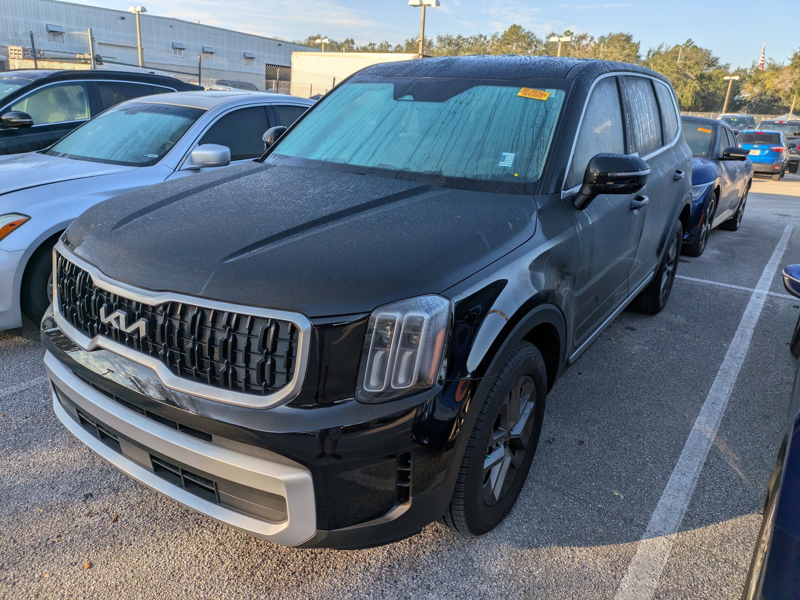 2025 Kia Telluride LX photo 3