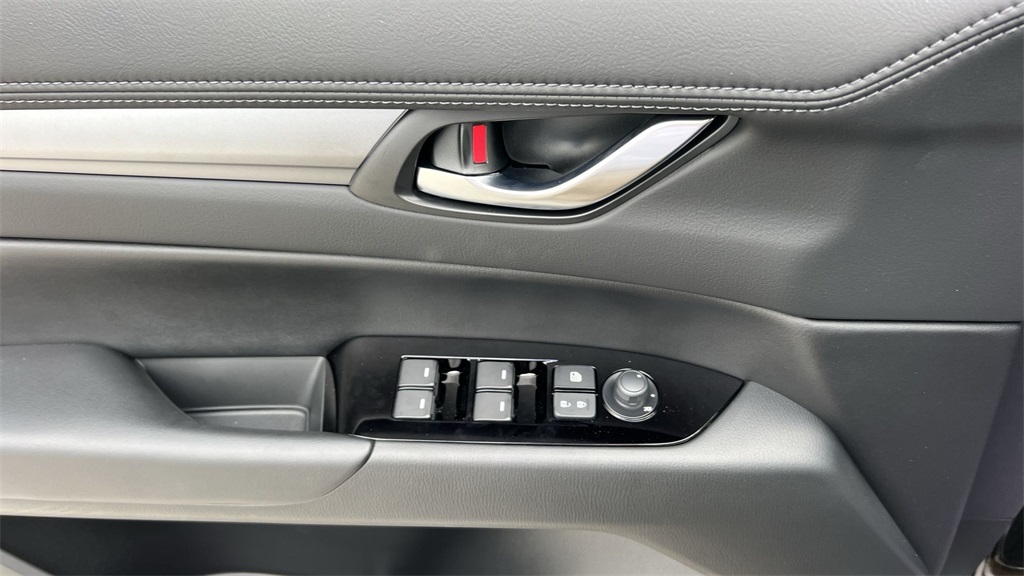 2025 Mazda CX-5 2.5 Select photo 39