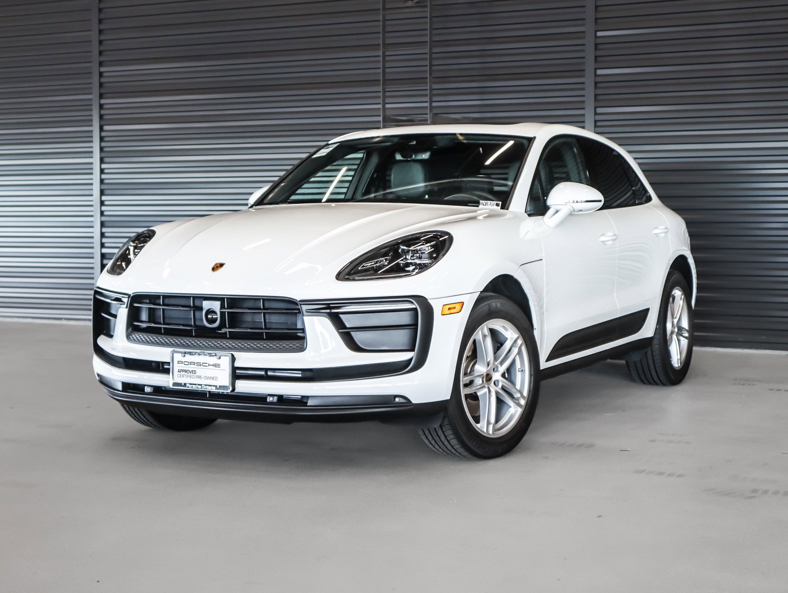 2025 Porsche Macan's photo