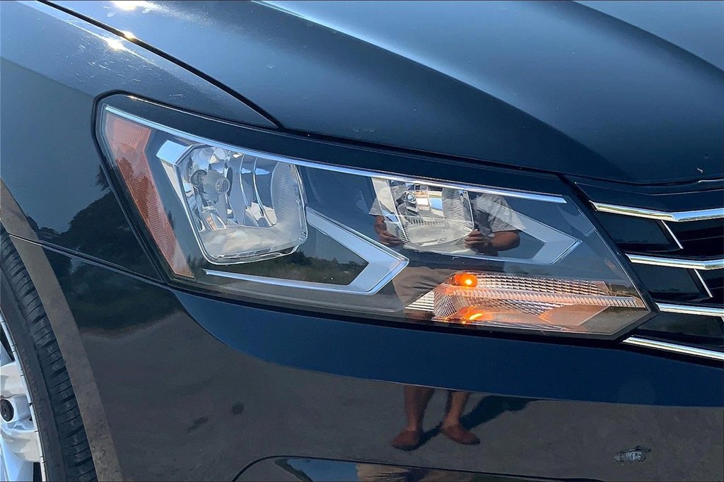 2019 Volkswagen Passat 2.0T Wolfsburg Edition photo 27