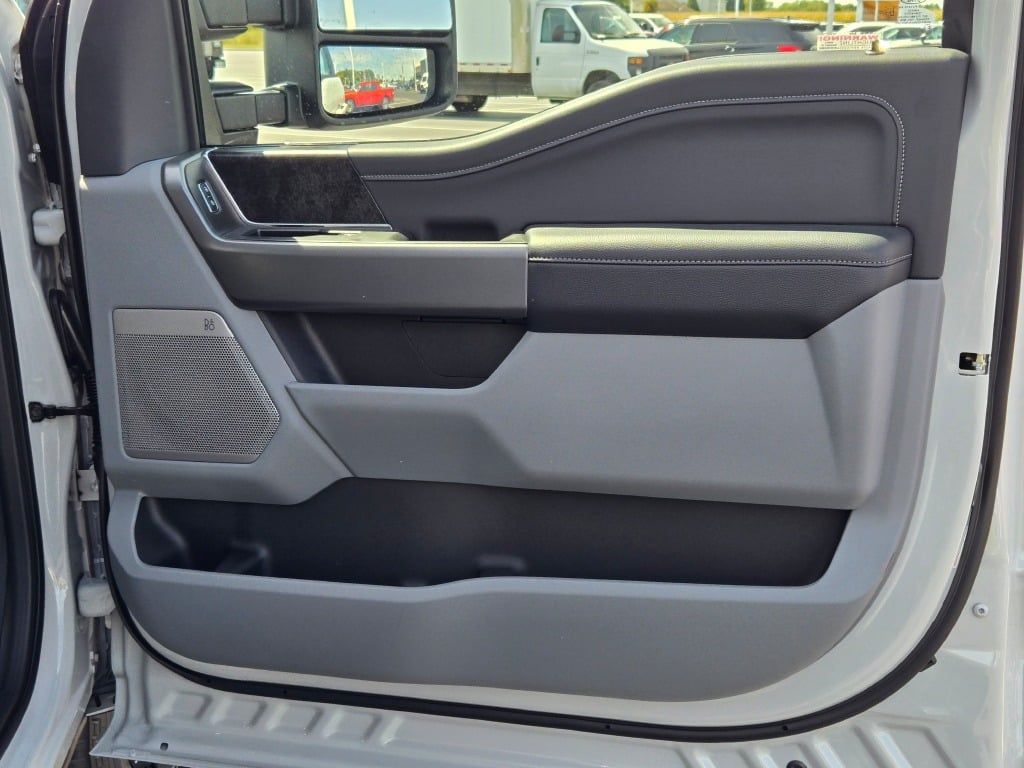 2026 Ford F-350 XLT photo 4