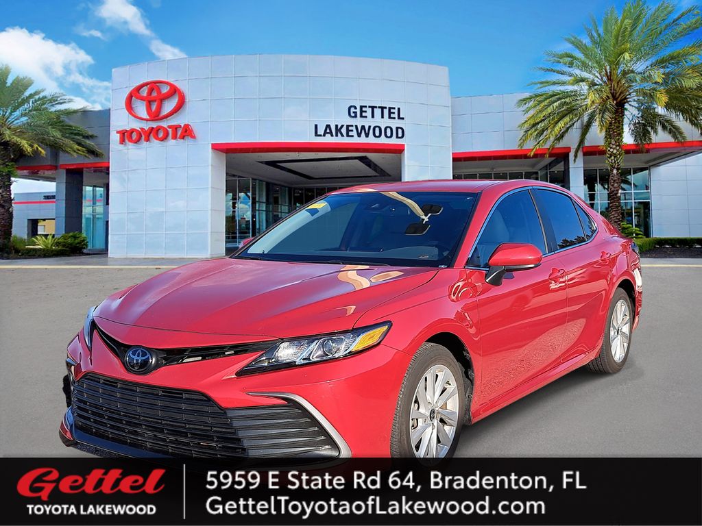 2024 Toyota Camry LE's photo