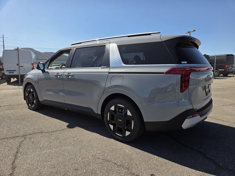 2026 Kia Carnival EX photo 4