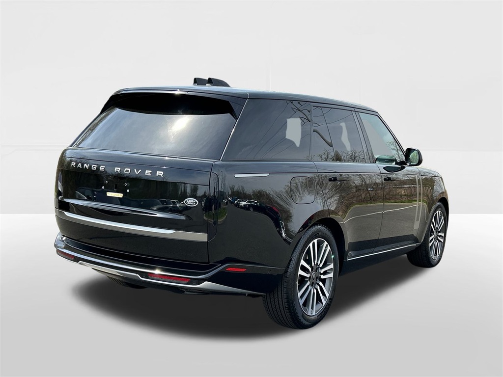2023 Land Rover Range Rover SE photo 3