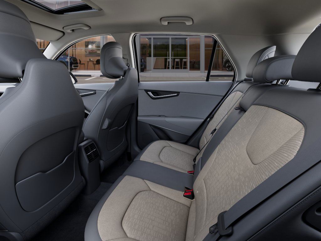 2025 Kia Niro SX Touring photo 17