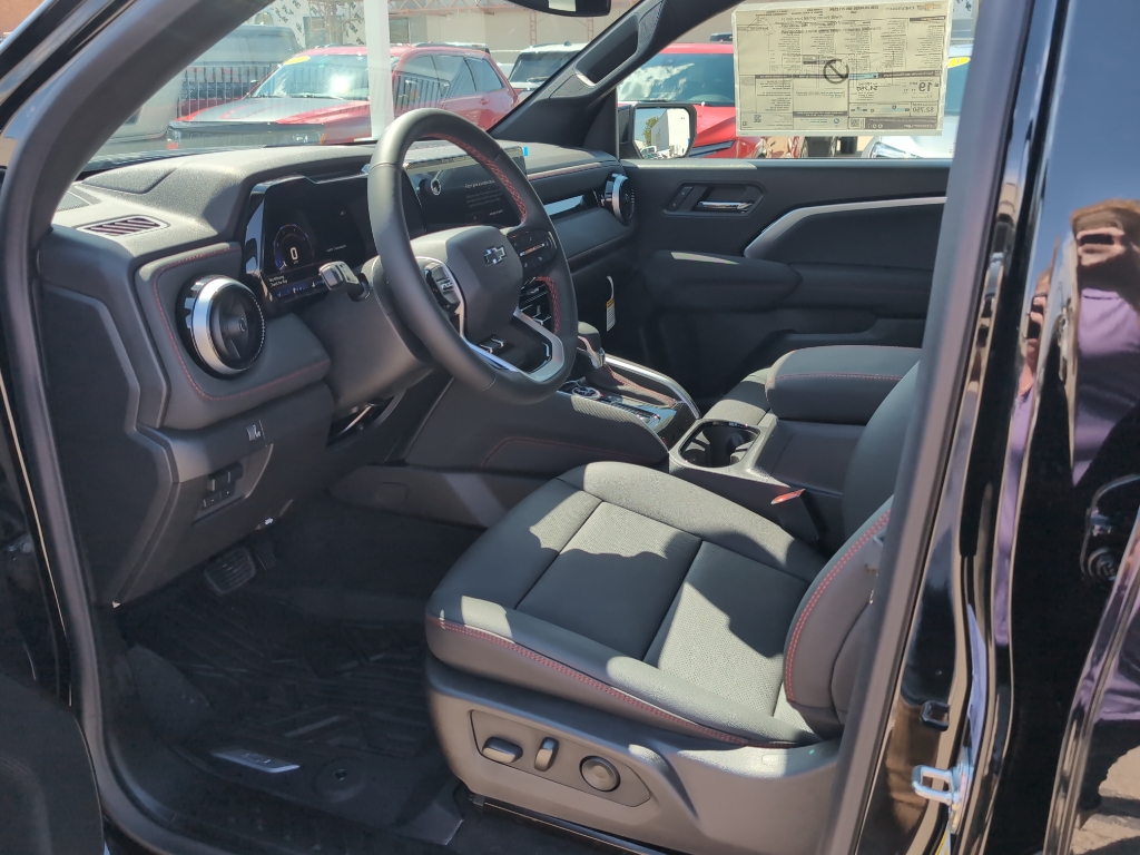 2025 Chevrolet Colorado Z71 photo 9