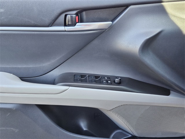 2023 Toyota Camry Hybrid LE photo 27