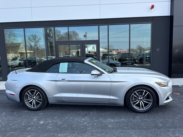 2016 Ford Mustang EcoBoost Premium photo 2