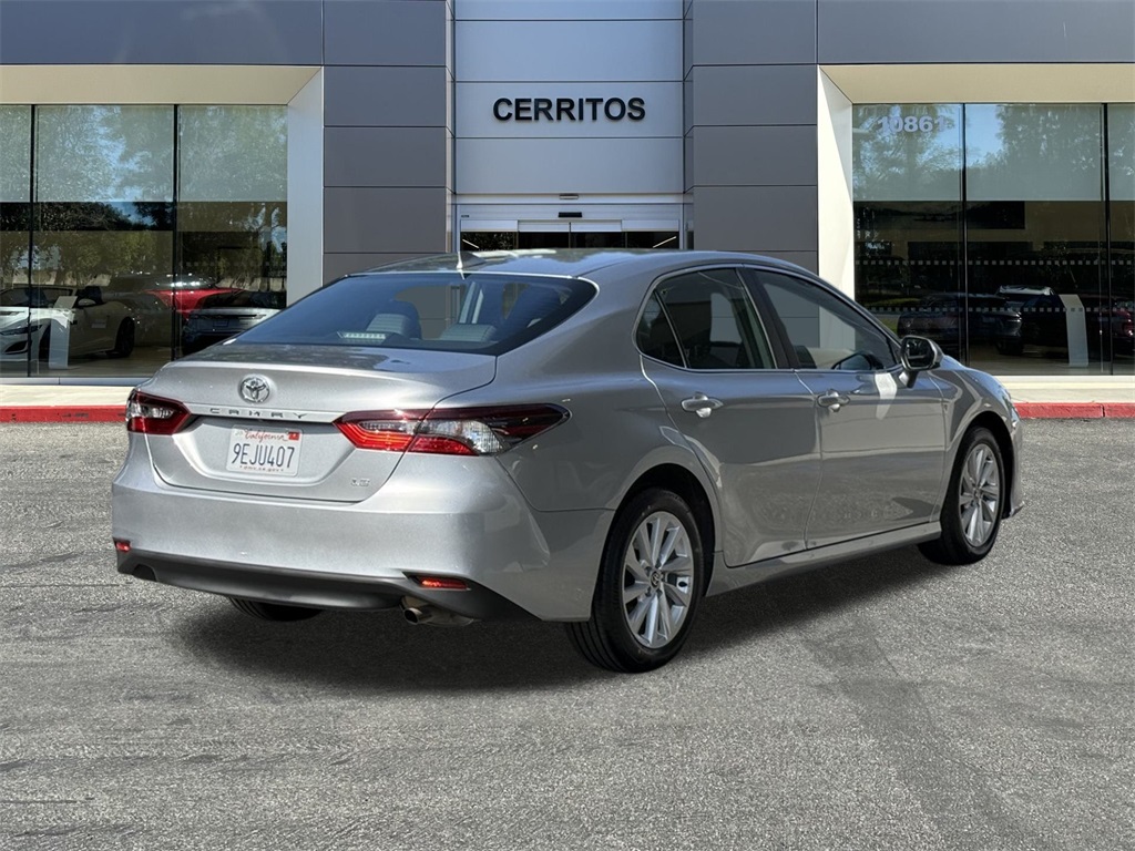 2023 Toyota Camry LE photo 3