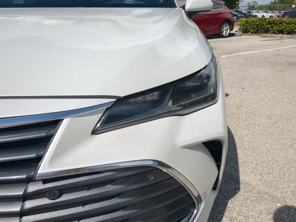 2022 Toyota Avalon Limited photo 10